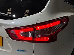 Used 2016 Nissan Qashqai Tekna White - Interior and Exterior details 10