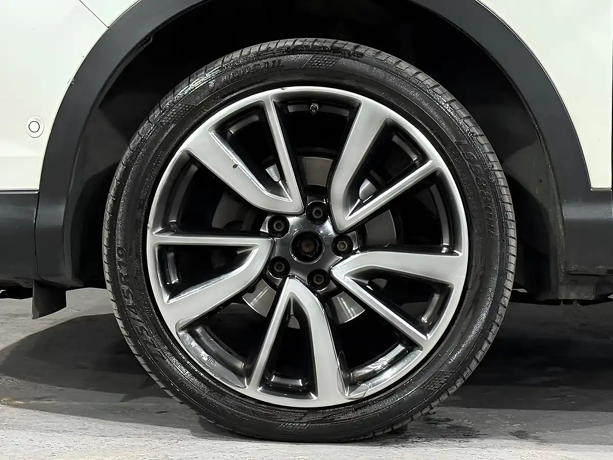 Used 2016 Nissan Qashqai Tekna White - Interior and Exterior details 15