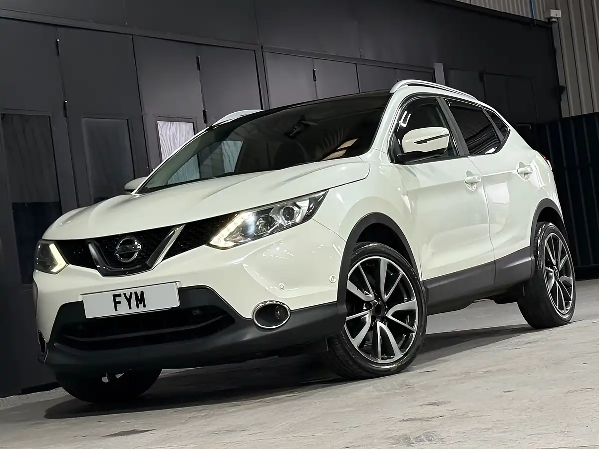 Used 2016 Nissan Qashqai Tekna White - Interior and Exterior details 16