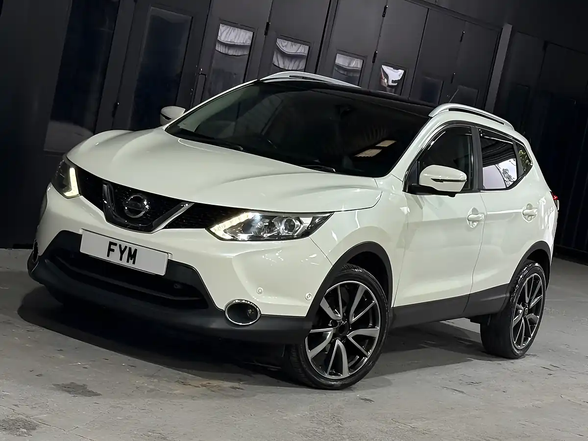 Used 2016 Nissan Qashqai Tekna White - Interior and Exterior details 17
