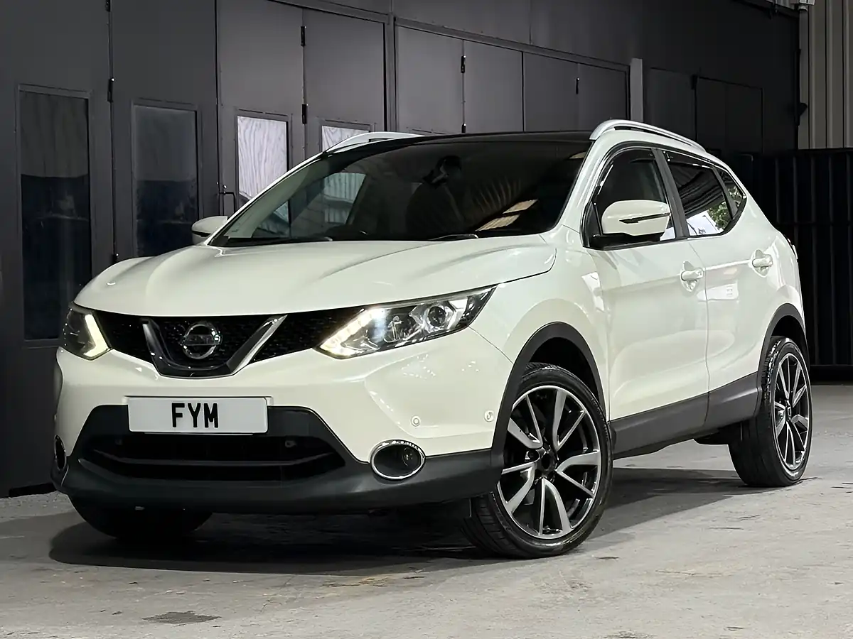 Used 2016 Nissan Qashqai Tekna White - Interior and Exterior details 18