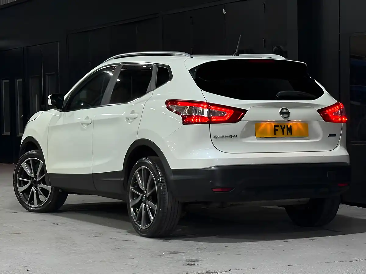 Used 2016 Nissan Qashqai Tekna White - Interior and Exterior details 19