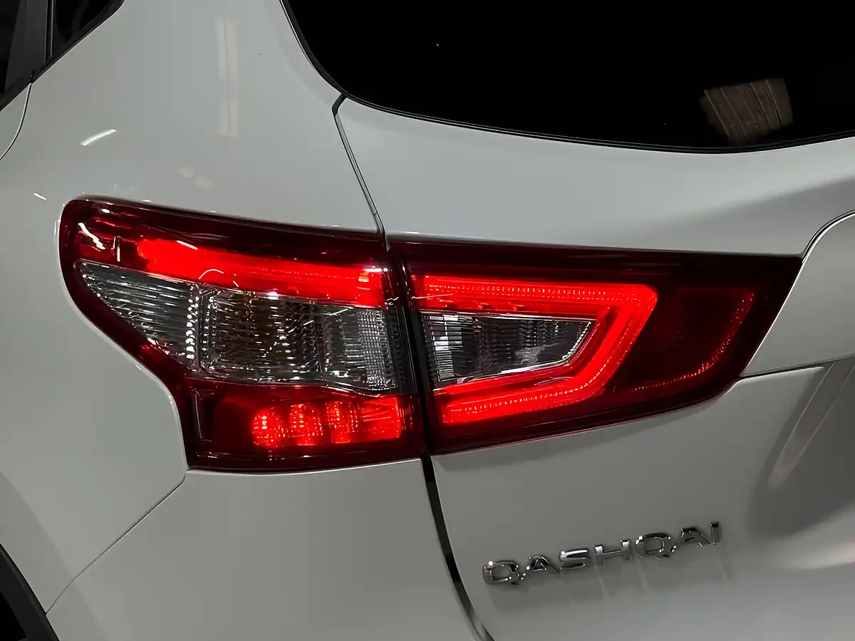 Used 2016 Nissan Qashqai Tekna White - Interior and Exterior details 2