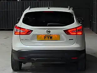 Used 2016 Nissan Qashqai Tekna White - Interior and Exterior details 4