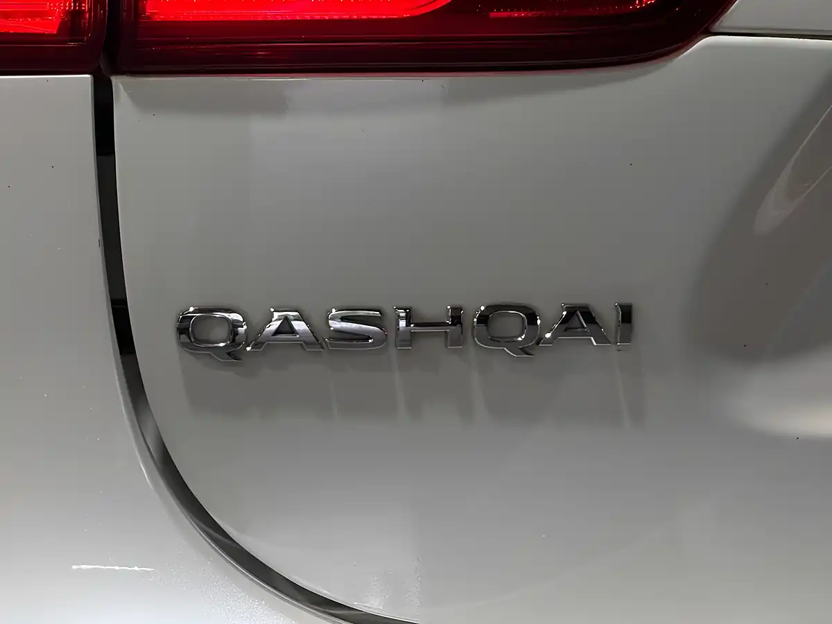 Used 2016 Nissan Qashqai Tekna White - Interior and Exterior details 7