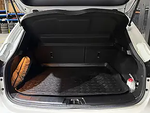 Used 2016 Nissan Qashqai Tekna White - Interior and Exterior details 8