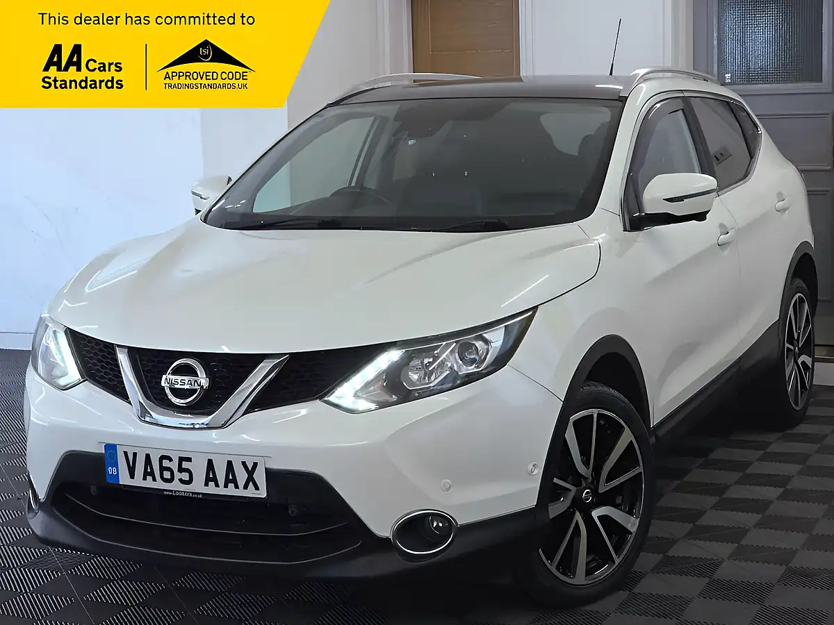 Used 2016 Nissan Qashqai Tekna White - Front View
