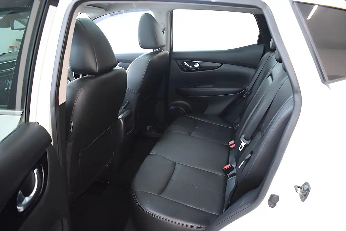 Used 2016 Nissan Qashqai Tekna White - Interior and Exterior details 11