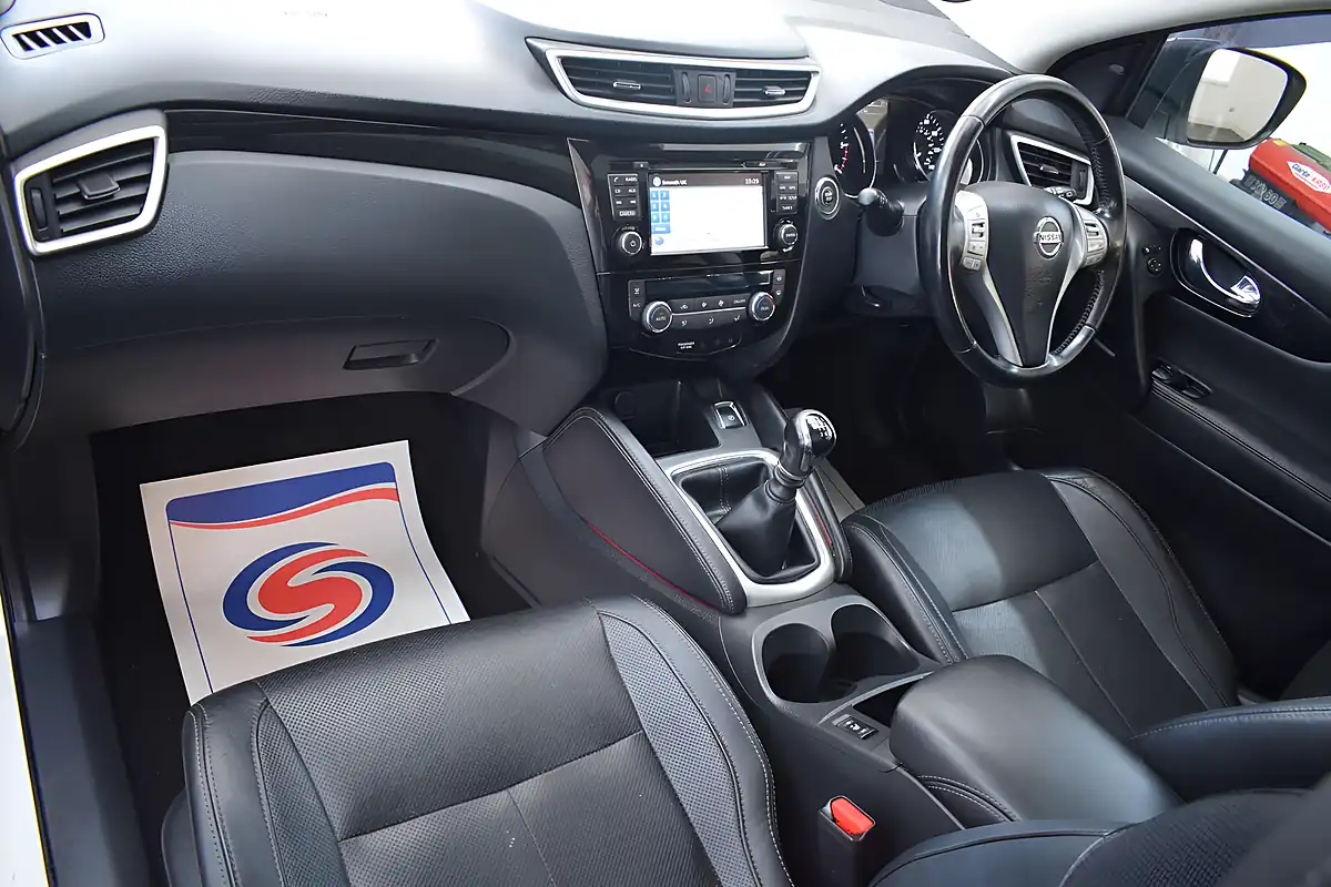 Used 2016 Nissan Qashqai Tekna White - Interior and Exterior details 12