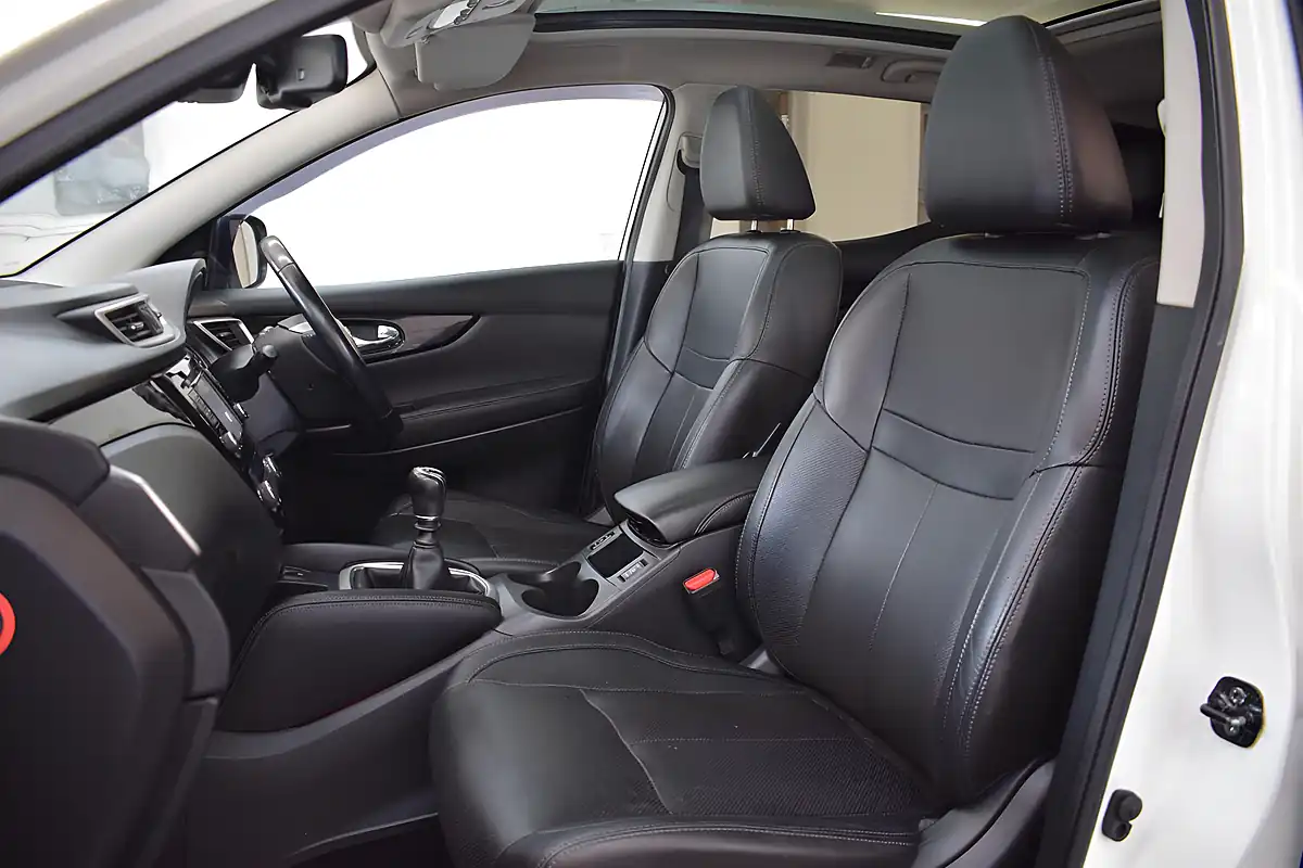 Used 2016 Nissan Qashqai Tekna White - Interior and Exterior details 13