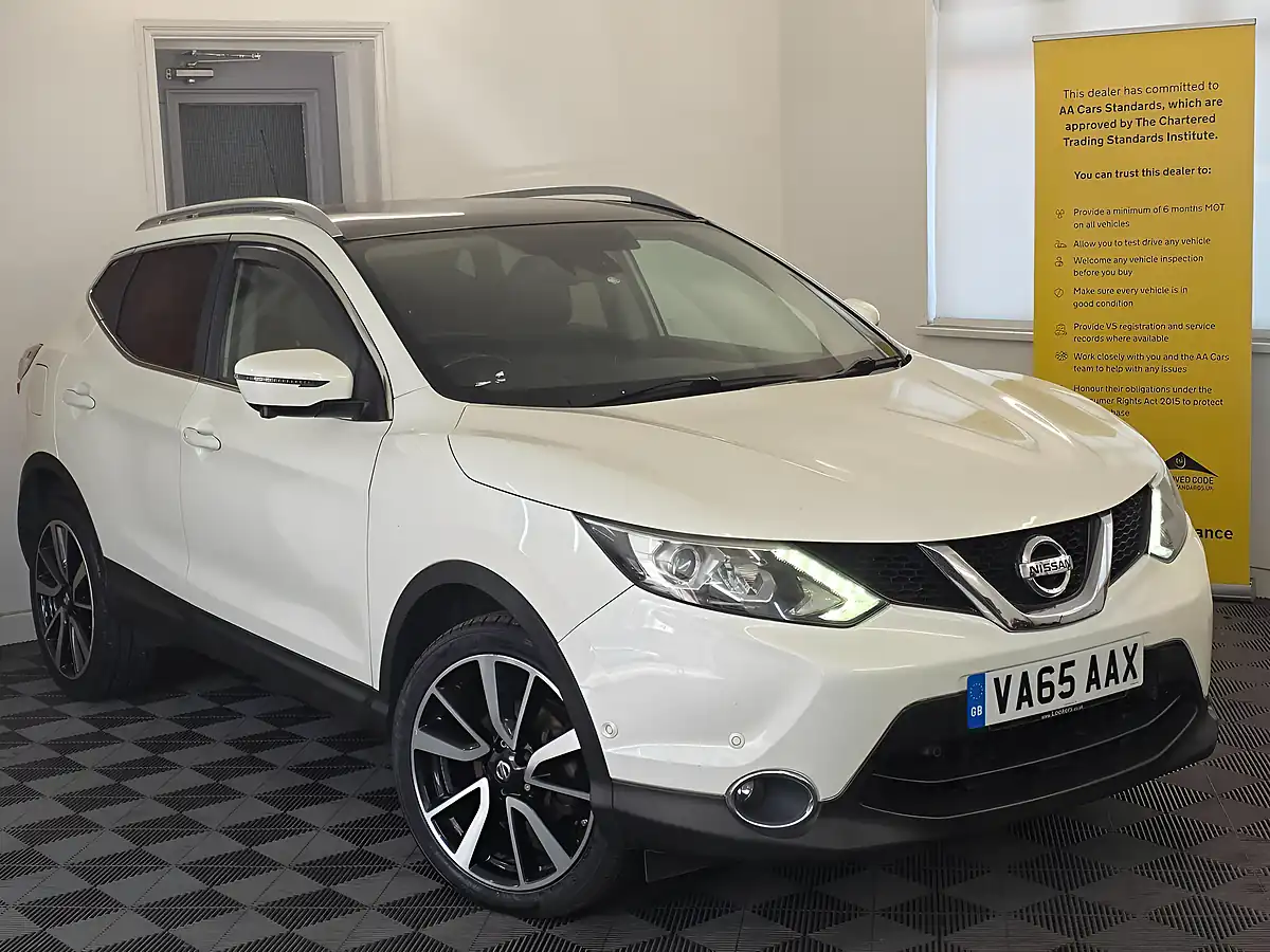 Used 2016 Nissan Qashqai Tekna White - Interior and Exterior details 3