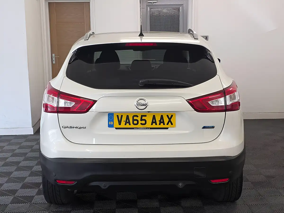 Used 2016 Nissan Qashqai Tekna White - Interior and Exterior details 5