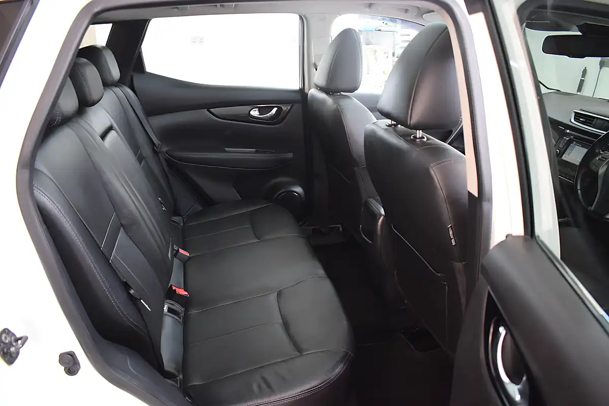 Used 2016 Nissan Qashqai Tekna White - Interior and Exterior details 9
