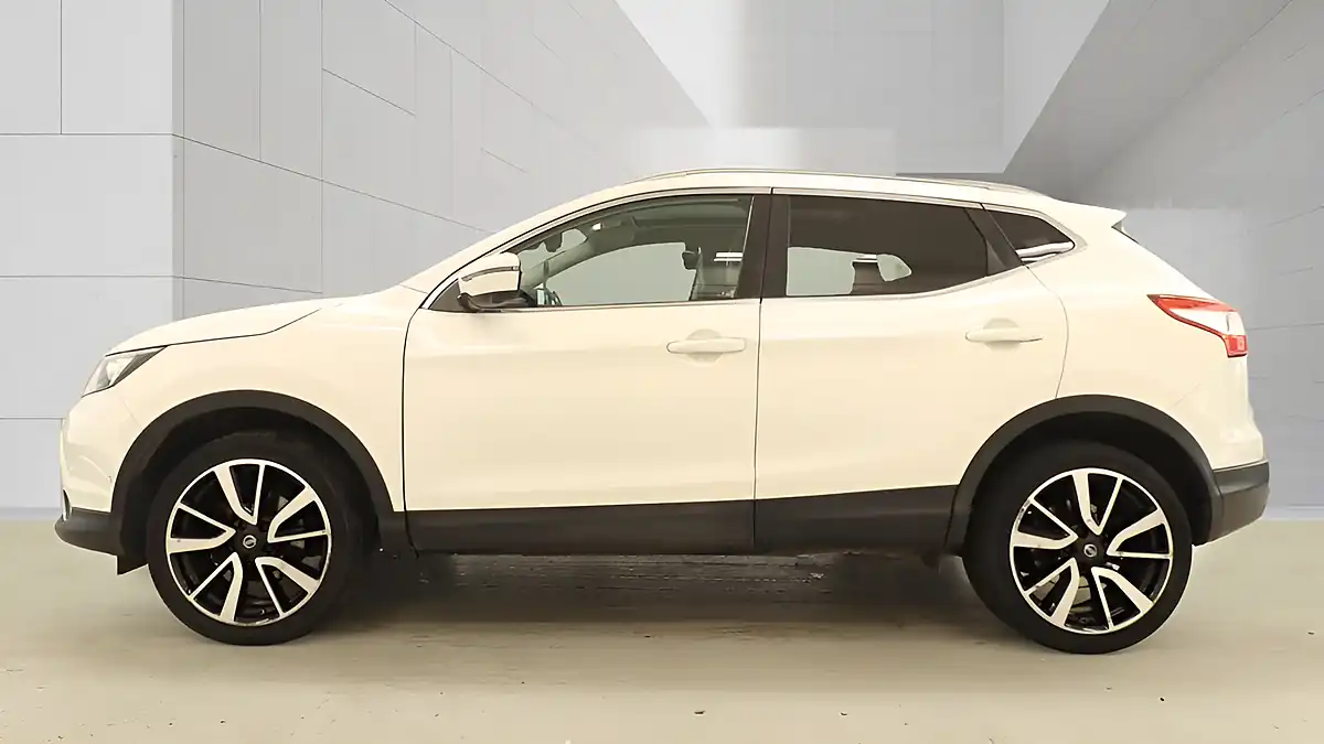 Used 2016 Nissan Qashqai Tekna White - Interior and Exterior details 12