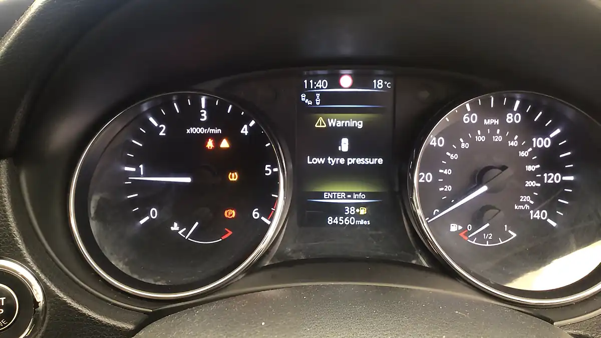 Used 2016 Nissan Qashqai Tekna White - Interior and Exterior details 17