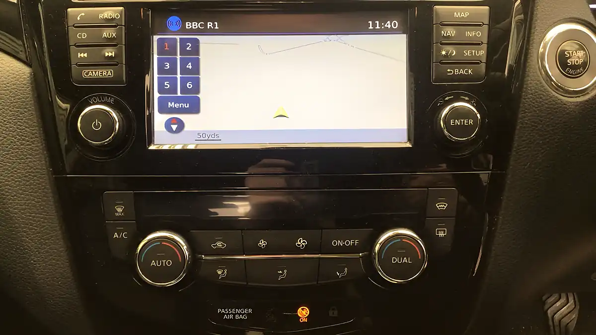Used 2016 Nissan Qashqai Tekna White - Interior and Exterior details 18