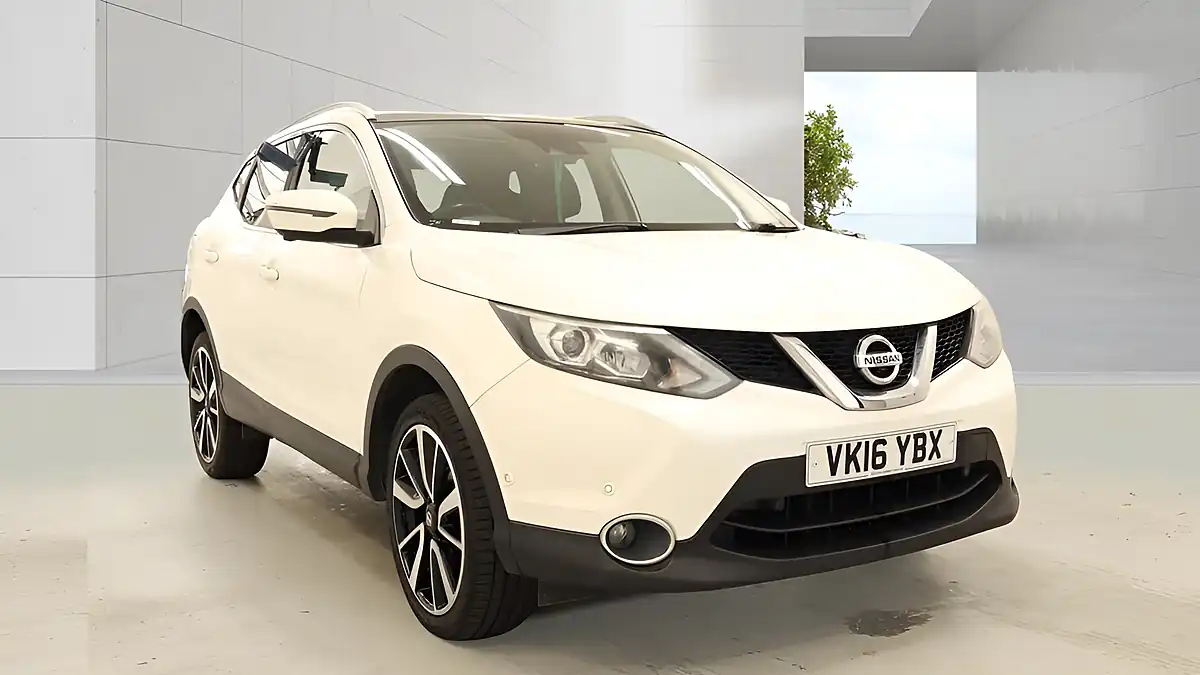 Used 2016 Nissan Qashqai Tekna White - Interior and Exterior details 7