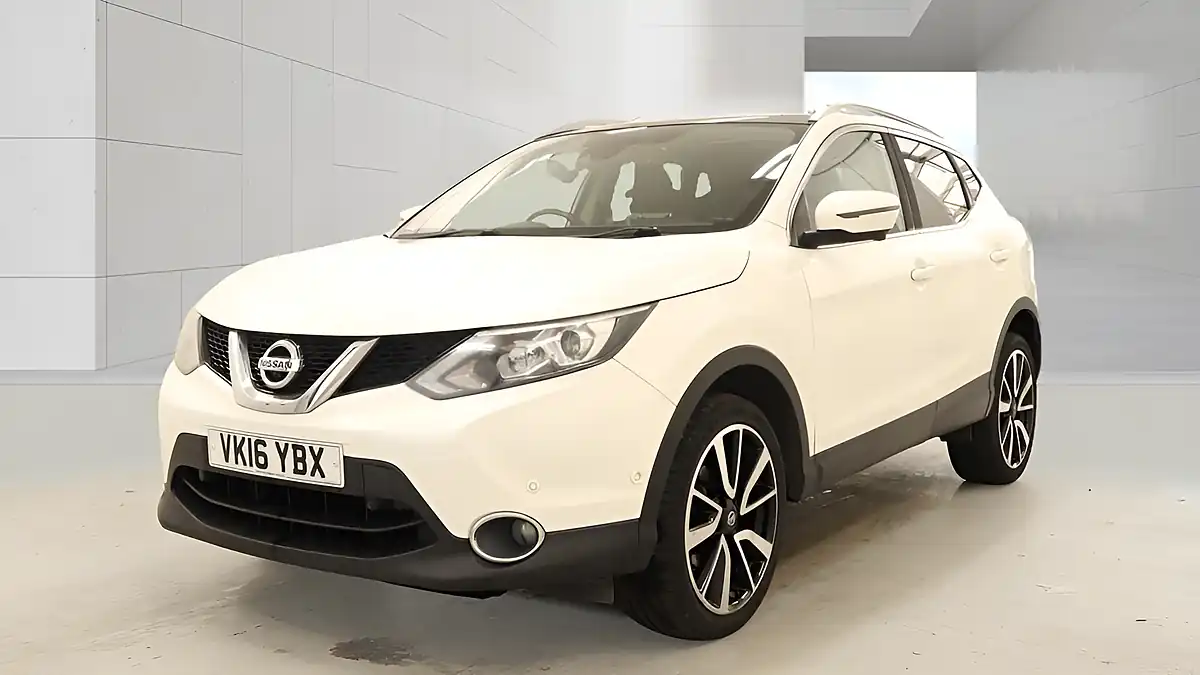 Used 2016 Nissan Qashqai Tekna White - Interior and Exterior details 8