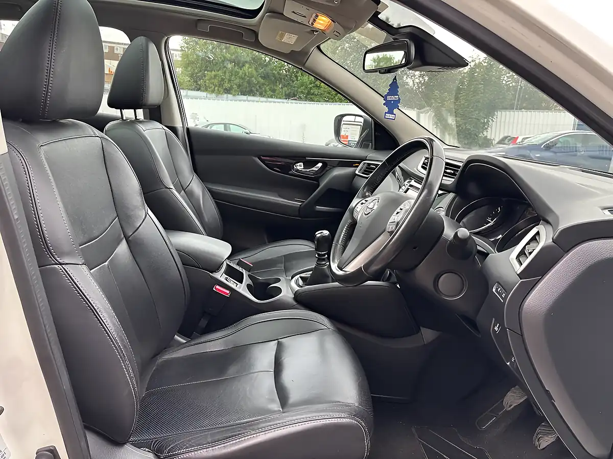 Used 2016 Nissan Qashqai Tekna White - Interior and Exterior details 10
