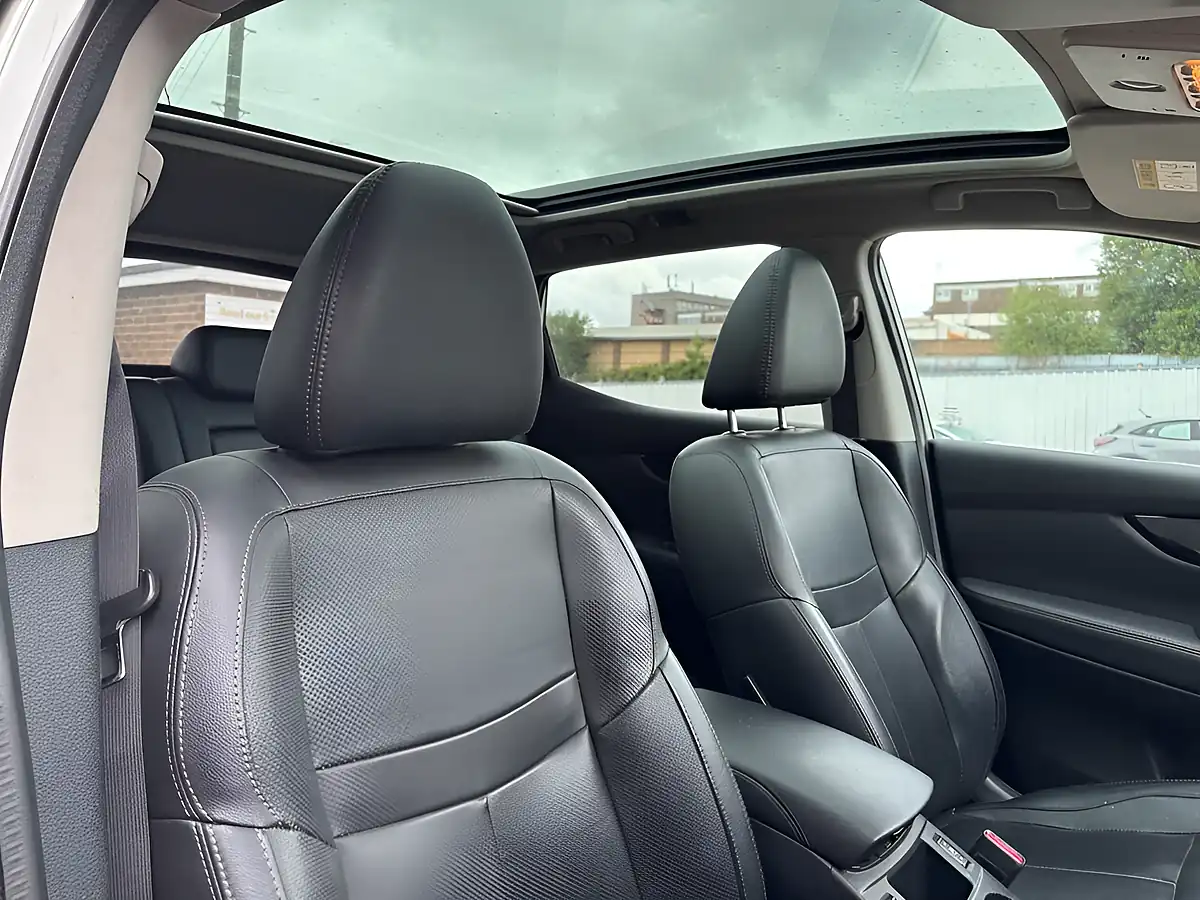 Used 2016 Nissan Qashqai Tekna White - Interior and Exterior details 11