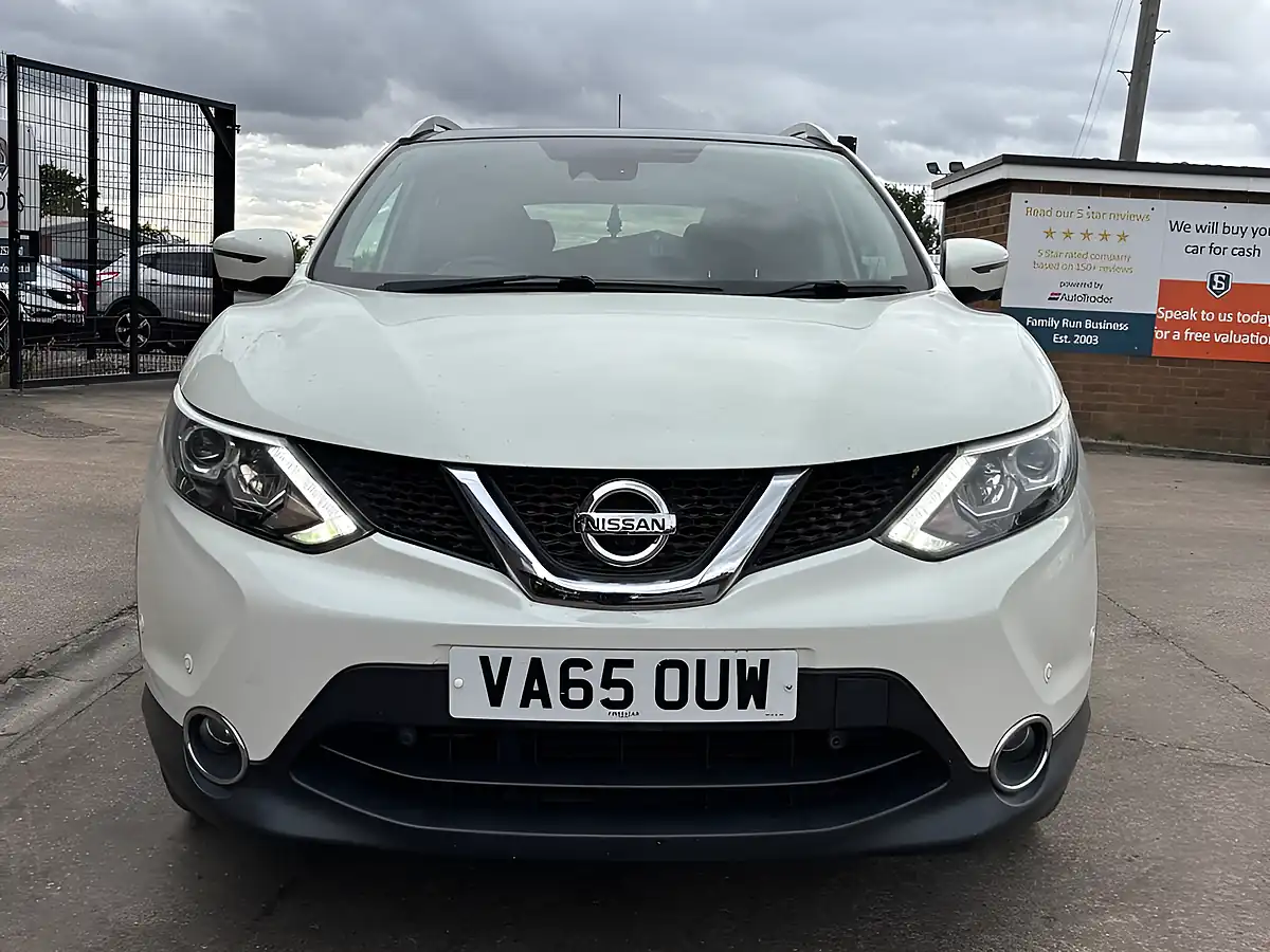 Used 2016 Nissan Qashqai Tekna White - Interior and Exterior details 2