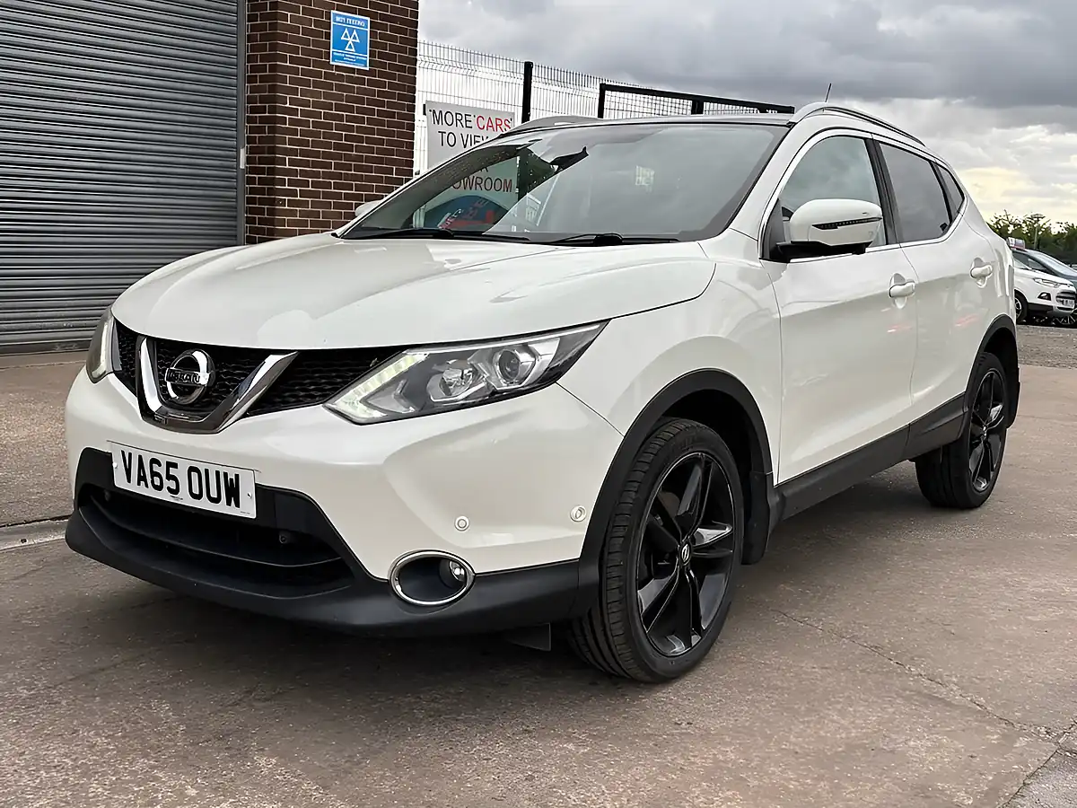 Used 2016 Nissan Qashqai Tekna White - Interior and Exterior details 3