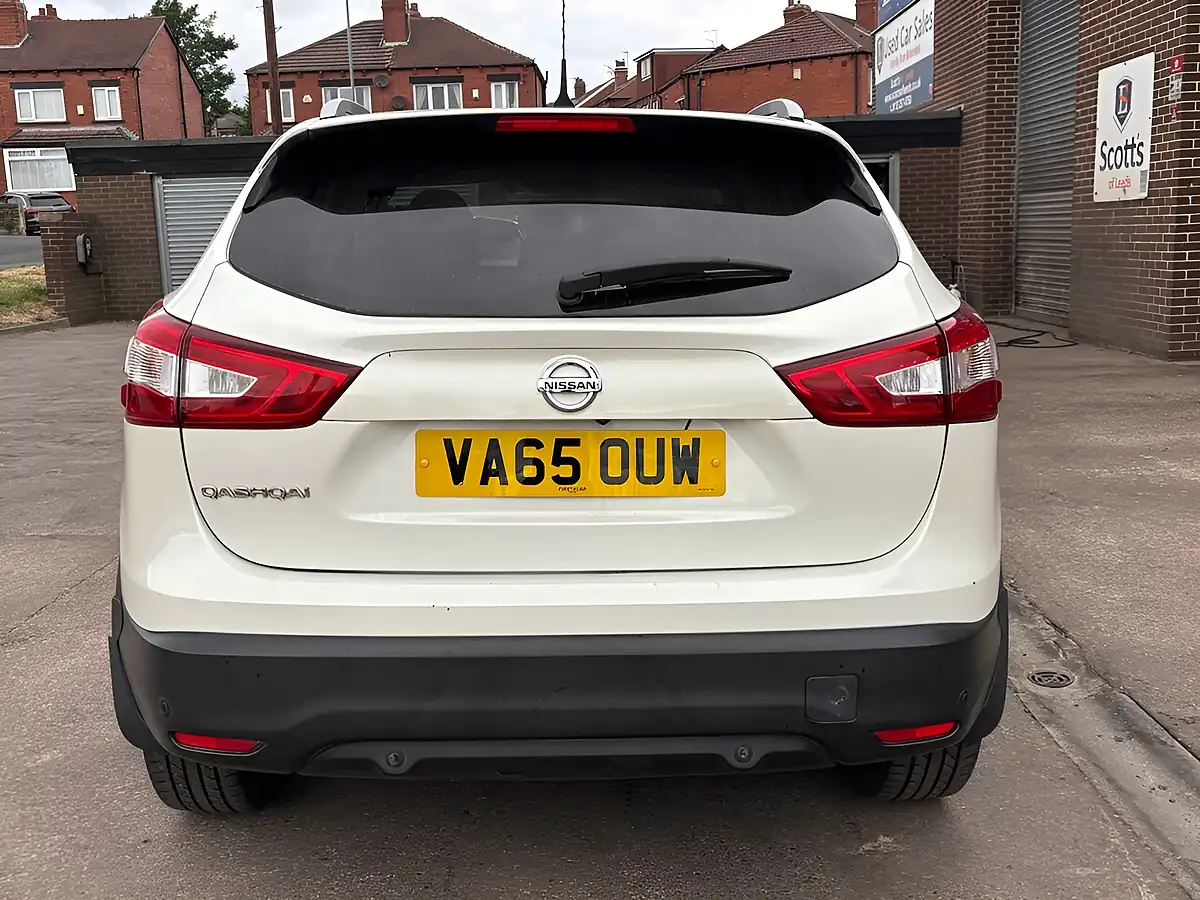 Used 2016 Nissan Qashqai Tekna White - Interior and Exterior details 6