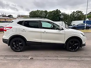 Used 2016 Nissan Qashqai Tekna White - Interior and Exterior details 8