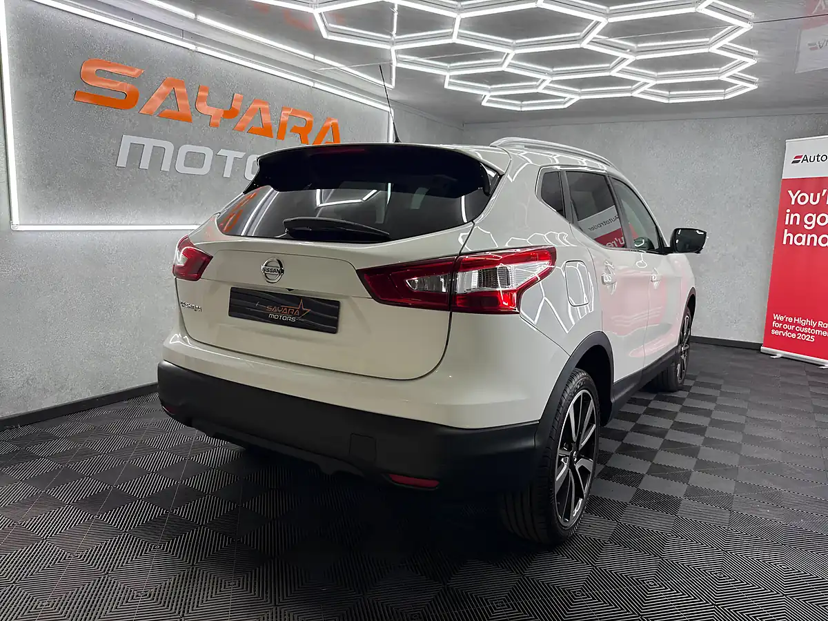 Used 2016 Nissan Qashqai Tekna White - Interior and Exterior details 10