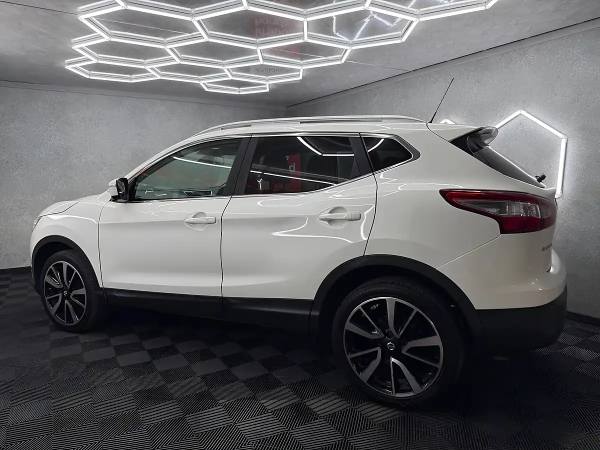 Used 2016 Nissan Qashqai Tekna White - Interior and Exterior details 12