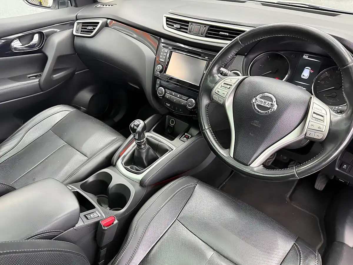Used 2016 Nissan Qashqai Tekna White - Interior and Exterior details 17