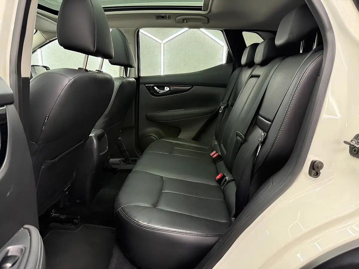 Used 2016 Nissan Qashqai Tekna White - Interior and Exterior details 18
