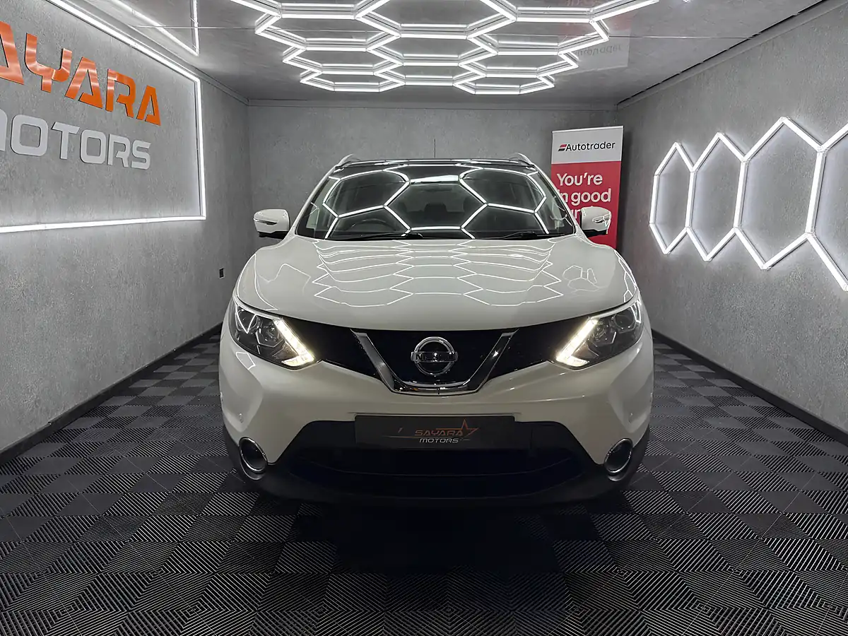 Used 2016 Nissan Qashqai Tekna White - Interior and Exterior details 3