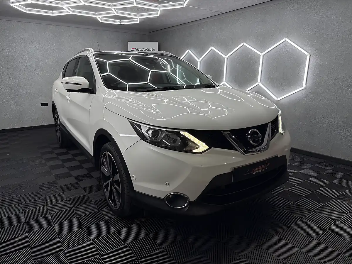 Used 2016 Nissan Qashqai Tekna White - Interior and Exterior details 4