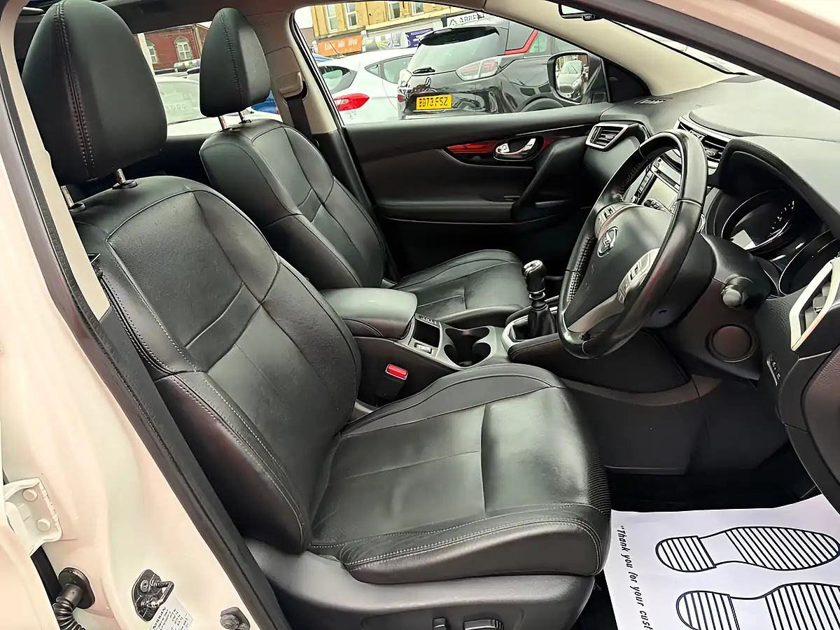 Used 2016 Nissan Qashqai Tekna White - Interior and Exterior details 10