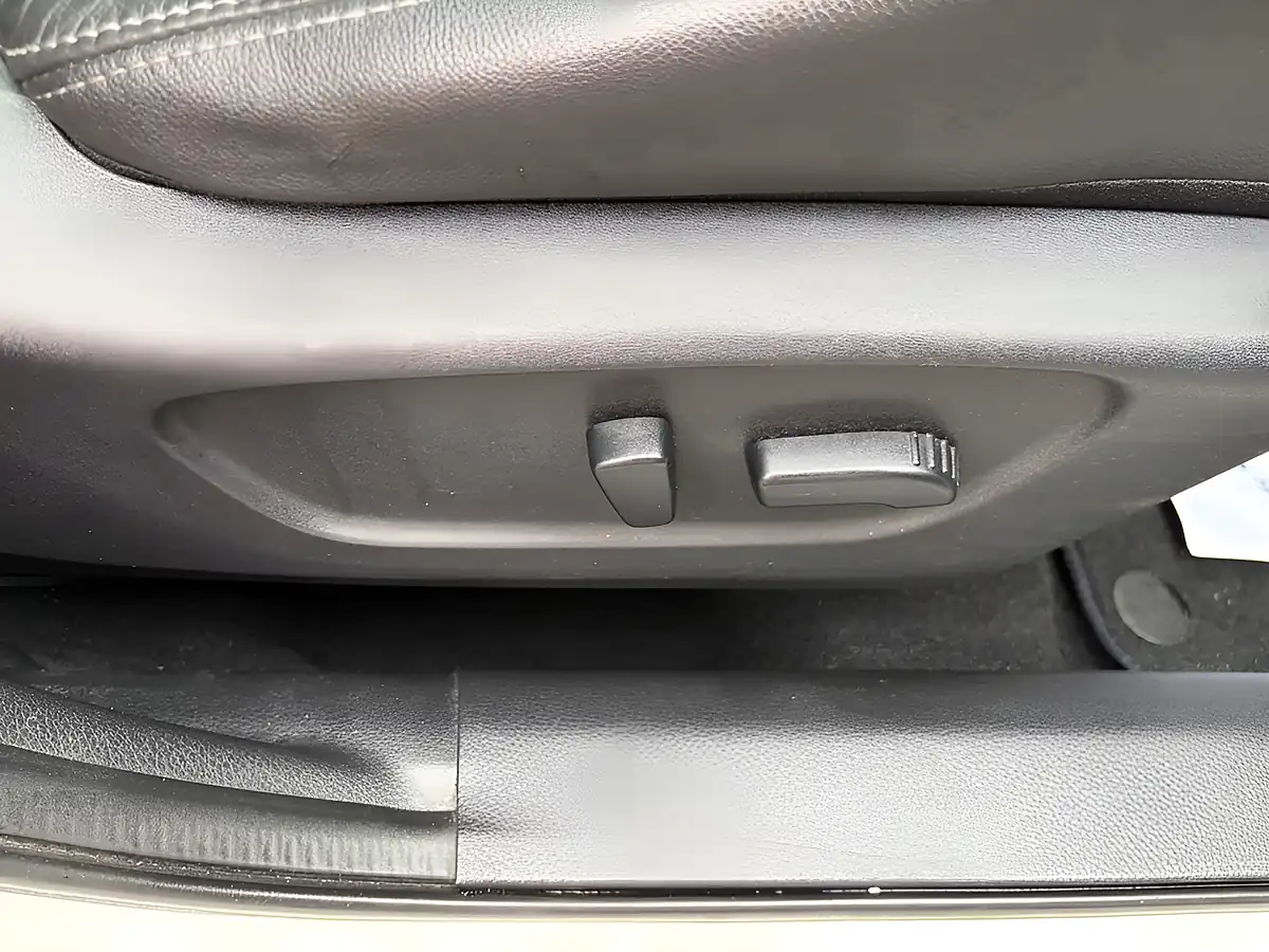 Used 2016 Nissan Qashqai Tekna White - Interior and Exterior details 12