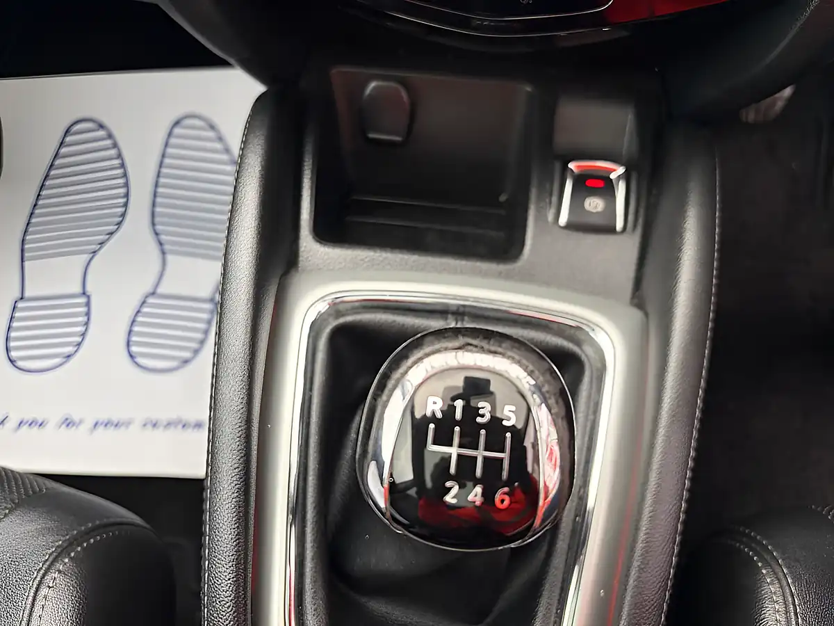 Used 2016 Nissan Qashqai Tekna White - Interior and Exterior details 14