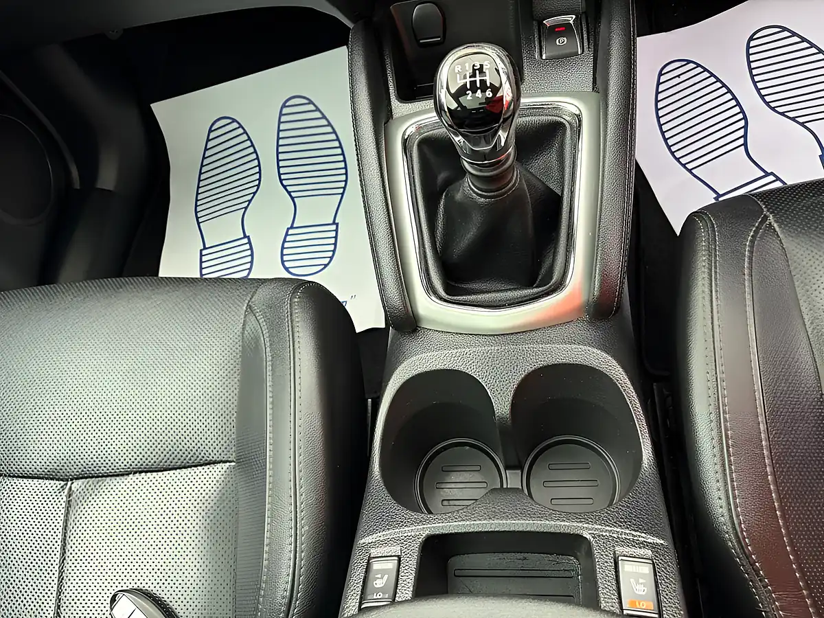 Used 2016 Nissan Qashqai Tekna White - Interior and Exterior details 15