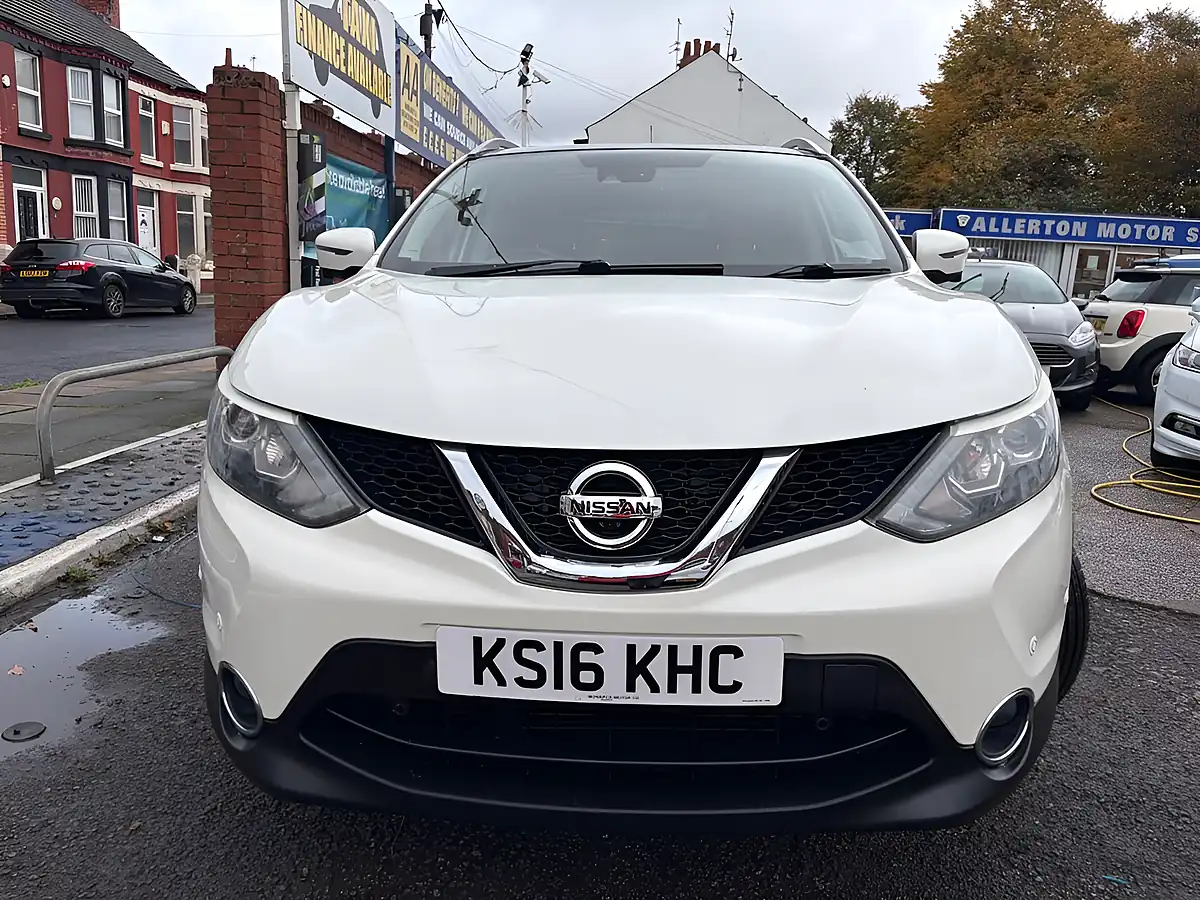 Used 2016 Nissan Qashqai Tekna White - Interior and Exterior details 2