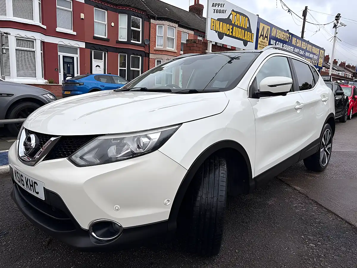 Used 2016 Nissan Qashqai Tekna White - Interior and Exterior details 3