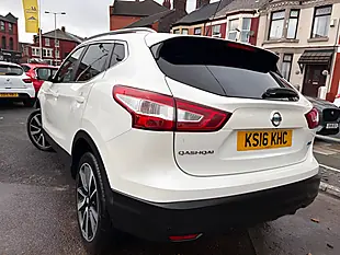 Used 2016 Nissan Qashqai Tekna White - Interior and Exterior details 5