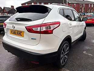 Used 2016 Nissan Qashqai Tekna White - Interior and Exterior details 7