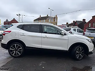 Used 2016 Nissan Qashqai Tekna White - Interior and Exterior details 8