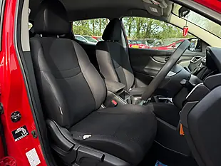 Used 2016 Nissan Qashqai Visia Red - Interior and Exterior details 10