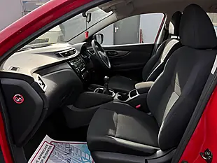 Used 2016 Nissan Qashqai Visia Red - Interior and Exterior details 11