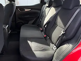 Used 2016 Nissan Qashqai Visia Red - Interior and Exterior details 12