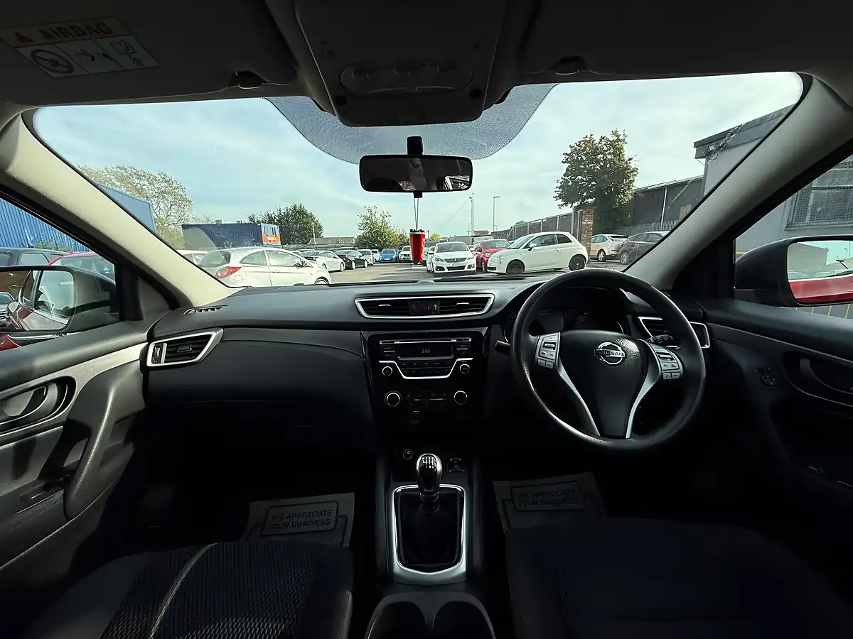 Used 2016 Nissan Qashqai Visia Red - Interior and Exterior details 13