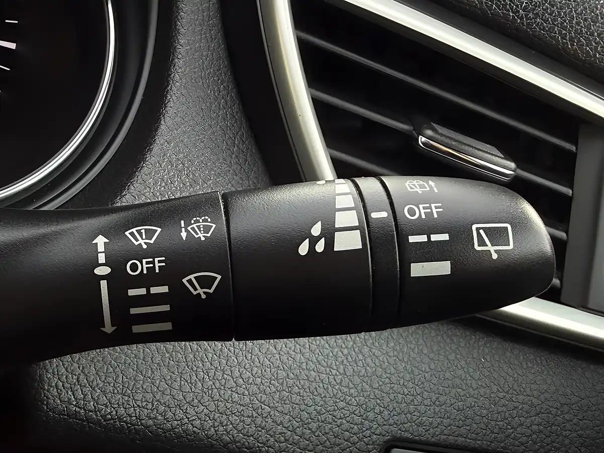 Used 2016 Nissan Qashqai Visia Red - Interior and Exterior details 15
