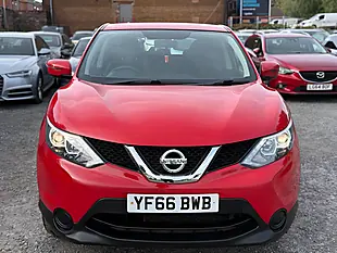 Used 2016 Nissan Qashqai Visia Red - Interior and Exterior details 2
