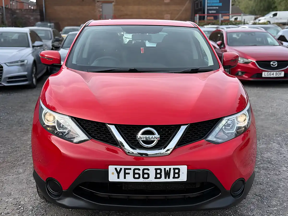 Used 2016 Nissan Qashqai Visia Red - Interior and Exterior details 2